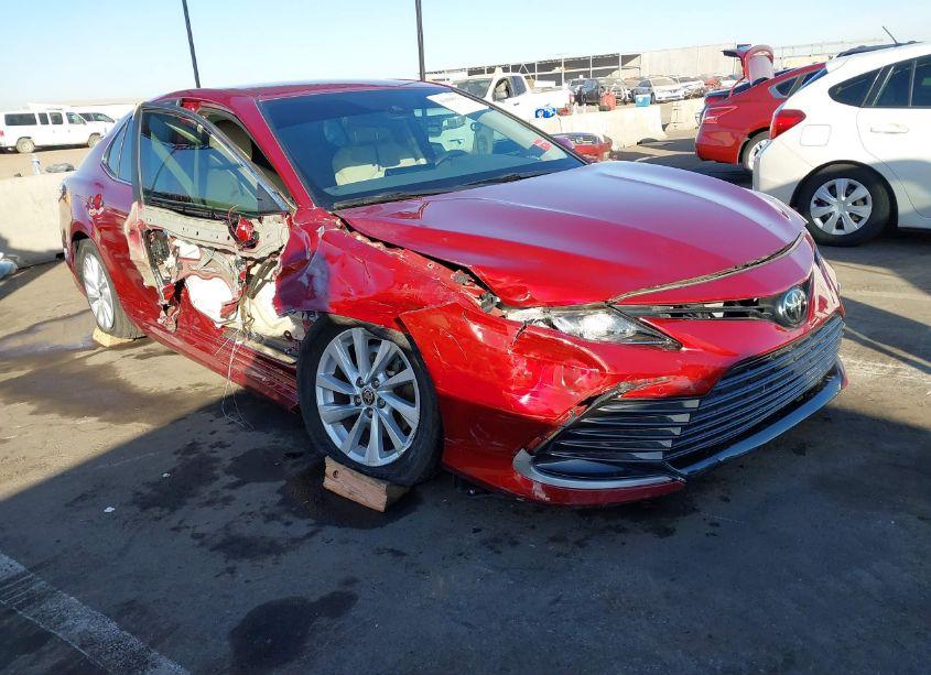 2021 Toyota Camry LE (VIN 4T1C11AK4MU596630) main photo