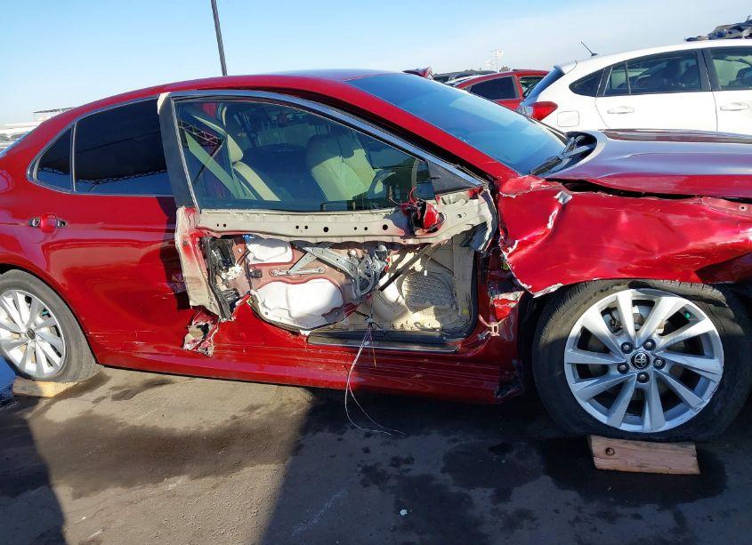 Photo 13 of 2021 Toyota Camry LE (VIN 4T1C11AK4MU596630)