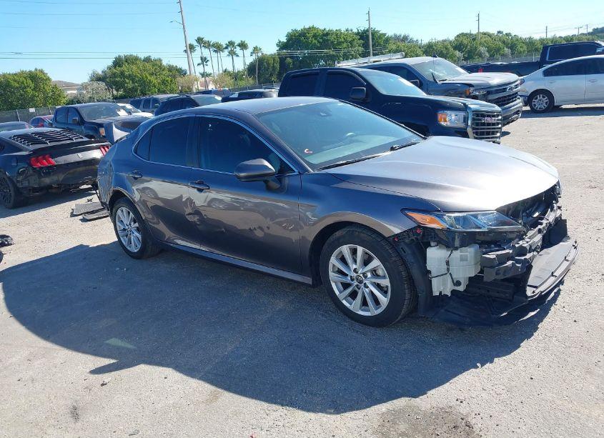 2022 Toyota Camry LE (VIN 4T1C11AK4NU035278) main photo