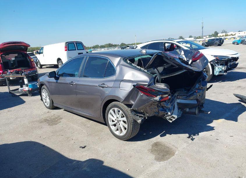 Photo 3 of 2022 Toyota Camry LE (VIN 4T1C11AK4NU035278)