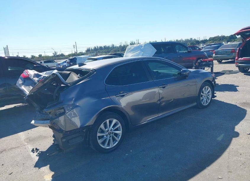 Photo 4 of 2022 Toyota Camry LE (VIN 4T1C11AK4NU035278)