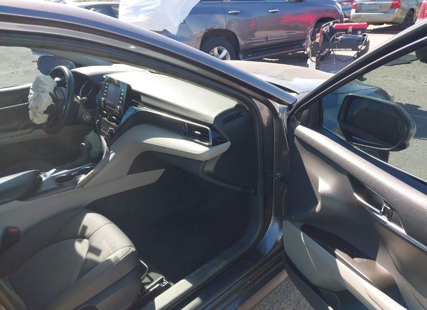 Photo 5 of 2022 Toyota Camry LE (VIN 4T1C11AK4NU035278)