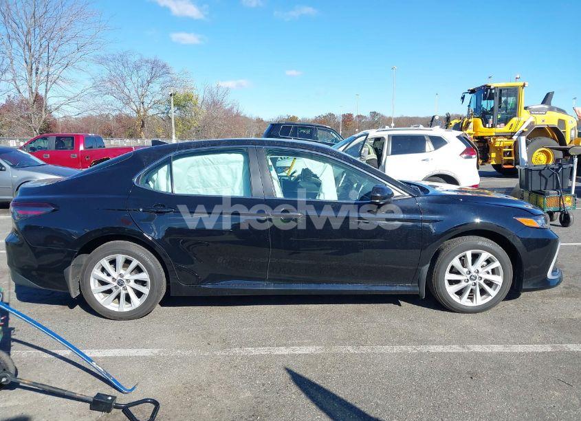 Photo 13 of 2022 Toyota Camry LE (VIN 4T1C11AK4NU052047)