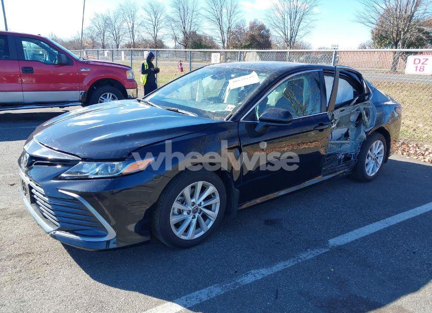 Photo 2 of 2022 Toyota Camry LE (VIN 4T1C11AK4NU052047)