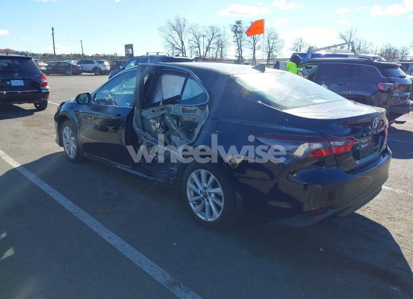 Photo 3 of 2022 Toyota Camry LE (VIN 4T1C11AK4NU052047)