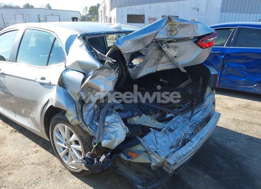 Photo 6 of 2022 Toyota Camry LE (VIN 4T1C11AK4NU056843)