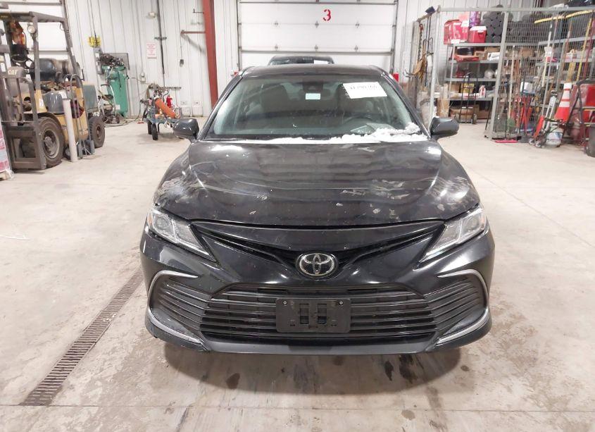 Photo 12 of 2022 Toyota Camry LE (VIN 4T1C11AK4NU058267)