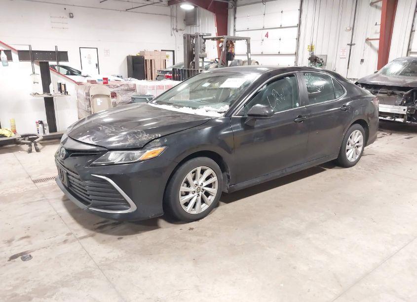 Photo 2 of 2022 Toyota Camry LE (VIN 4T1C11AK4NU058267)