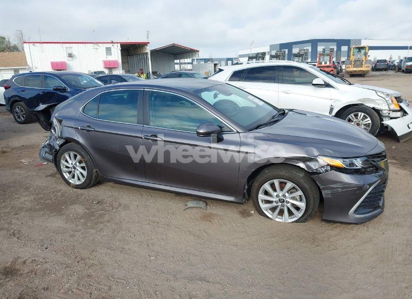 Photo 14 of 2022 Toyota Camry LE (VIN 4T1C11AK4NU633872)