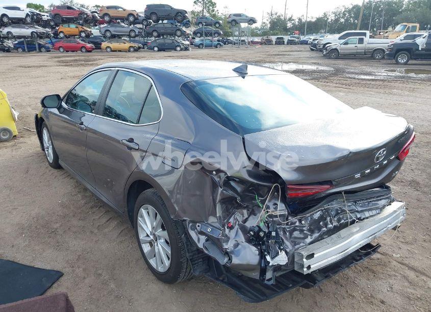 Photo 3 of 2022 Toyota Camry LE (VIN 4T1C11AK4NU633872)