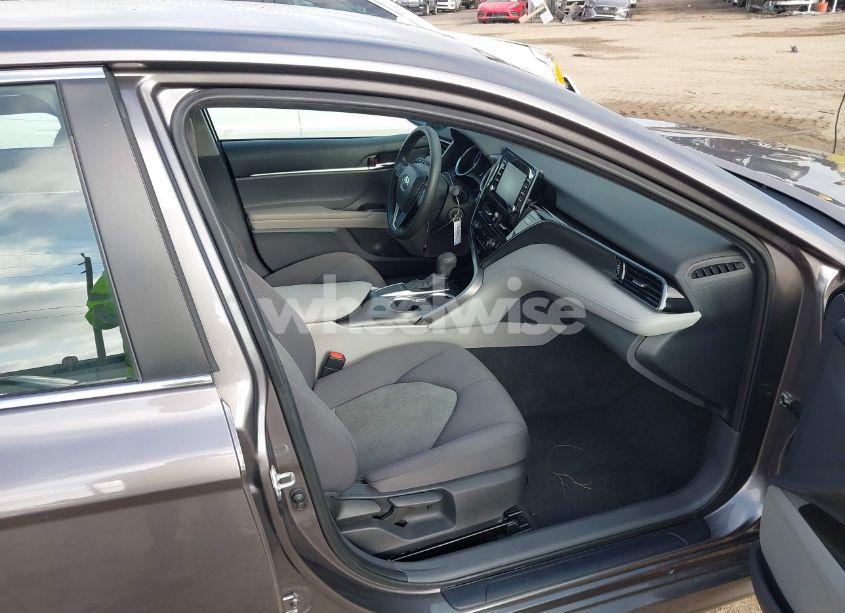 Photo 5 of 2022 Toyota Camry LE (VIN 4T1C11AK4NU633872)