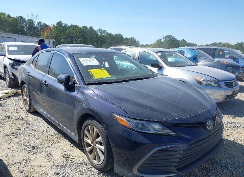 Photo 13 of 2022 Toyota Camry LE (VIN 4T1C11AK4NU634780)