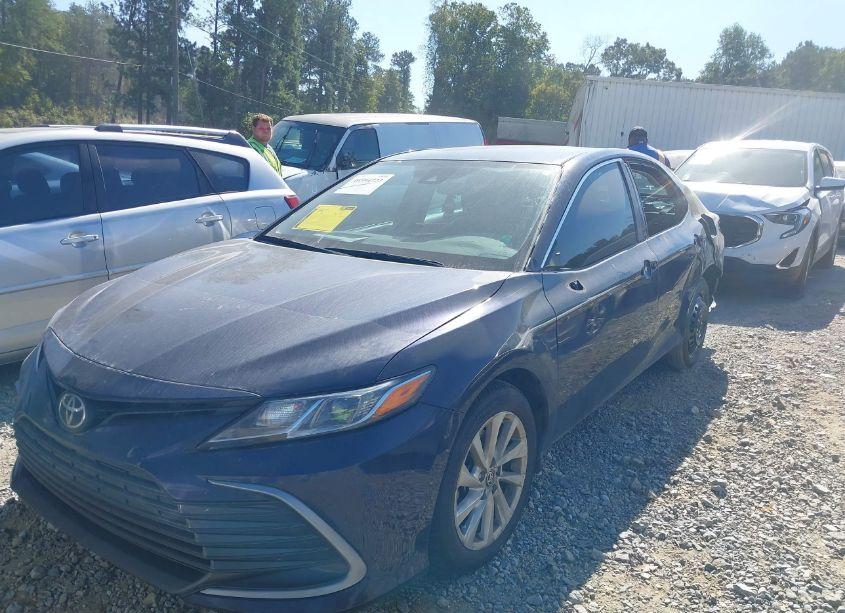 Photo 2 of 2022 Toyota Camry LE (VIN 4T1C11AK4NU634780)