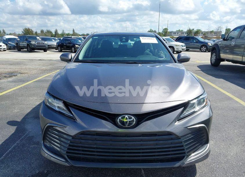 Photo 12 of 2022 Toyota Camry LE (VIN 4T1C11AK4NU636433)