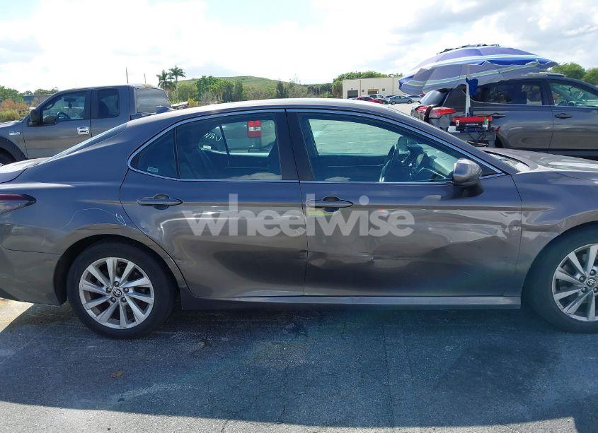 Photo 13 of 2022 Toyota Camry LE (VIN 4T1C11AK4NU636433)