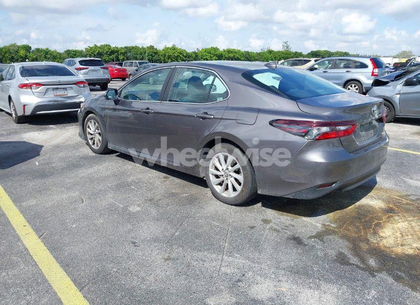 Photo 3 of 2022 Toyota Camry LE (VIN 4T1C11AK4NU636433)