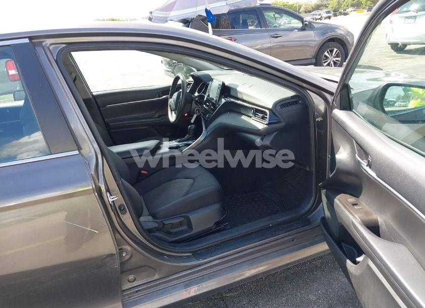 Photo 5 of 2022 Toyota Camry LE (VIN 4T1C11AK4NU636433)