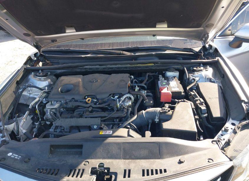 Photo 10 of 2022 Toyota Camry LE (VIN 4T1C11AK4NU639302)