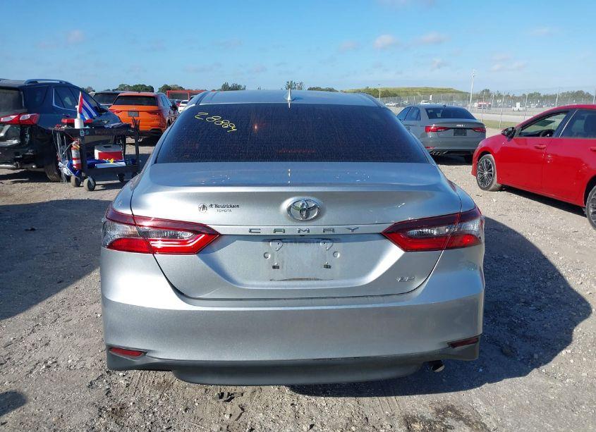 Photo 17 of 2022 Toyota Camry LE (VIN 4T1C11AK4NU639302)