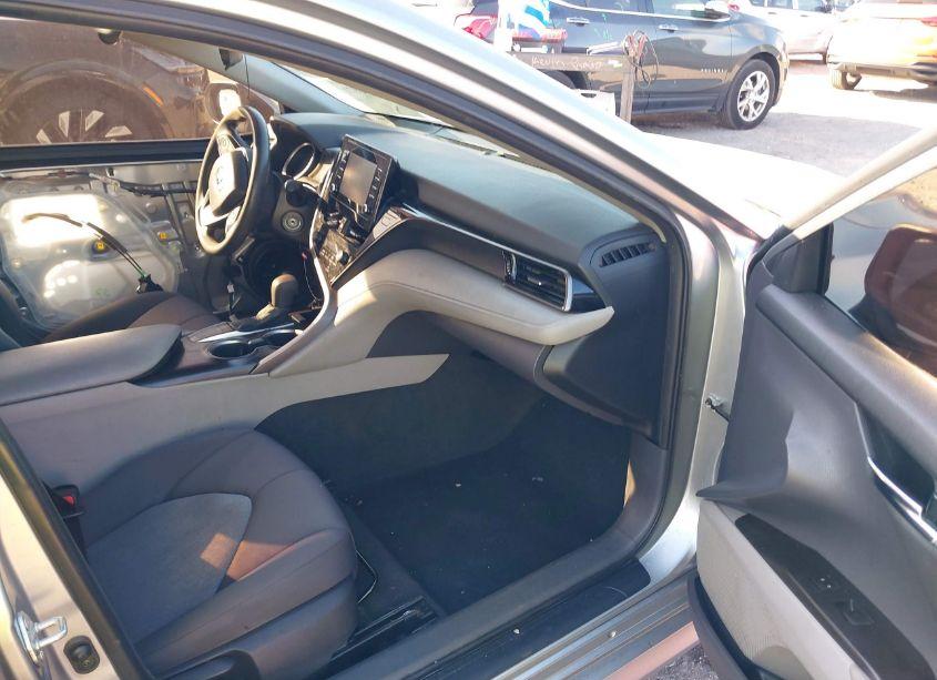 Photo 5 of 2022 Toyota Camry LE (VIN 4T1C11AK4NU639302)