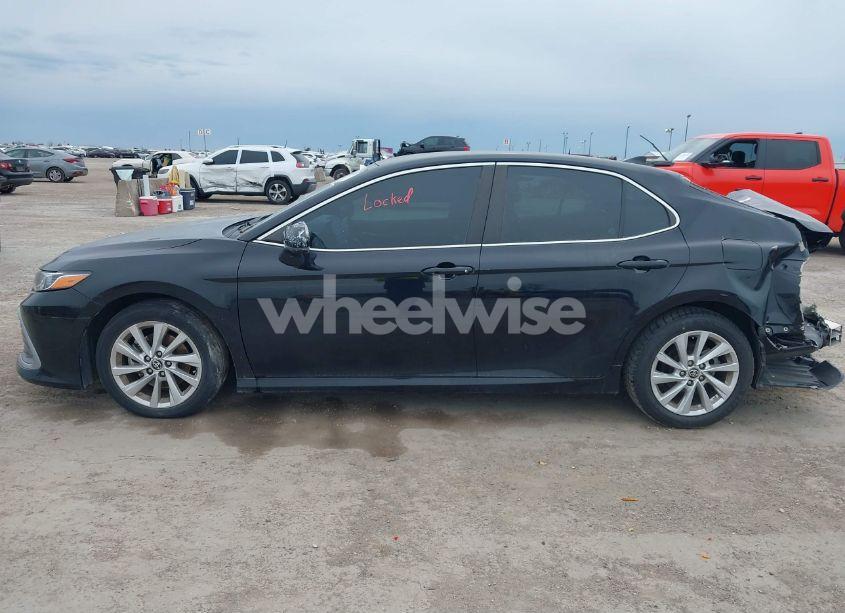 Photo 14 of 2022 Toyota Camry LE (VIN 4T1C11AK4NU642099)