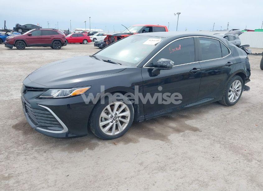 Photo 2 of 2022 Toyota Camry LE (VIN 4T1C11AK4NU642099)