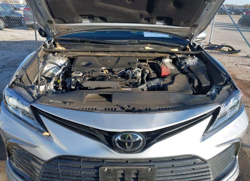 Photo 10 of 2022 Toyota Camry LE (VIN 4T1C11AK4NU652261)