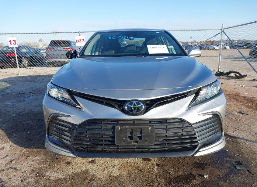 Photo 12 of 2022 Toyota Camry LE (VIN 4T1C11AK4NU652261)