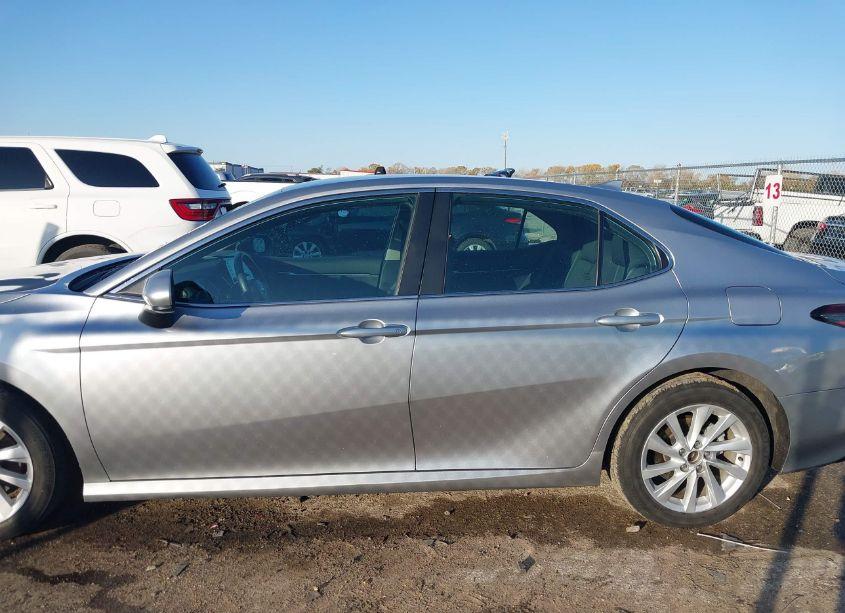 Photo 14 of 2022 Toyota Camry LE (VIN 4T1C11AK4NU652261)