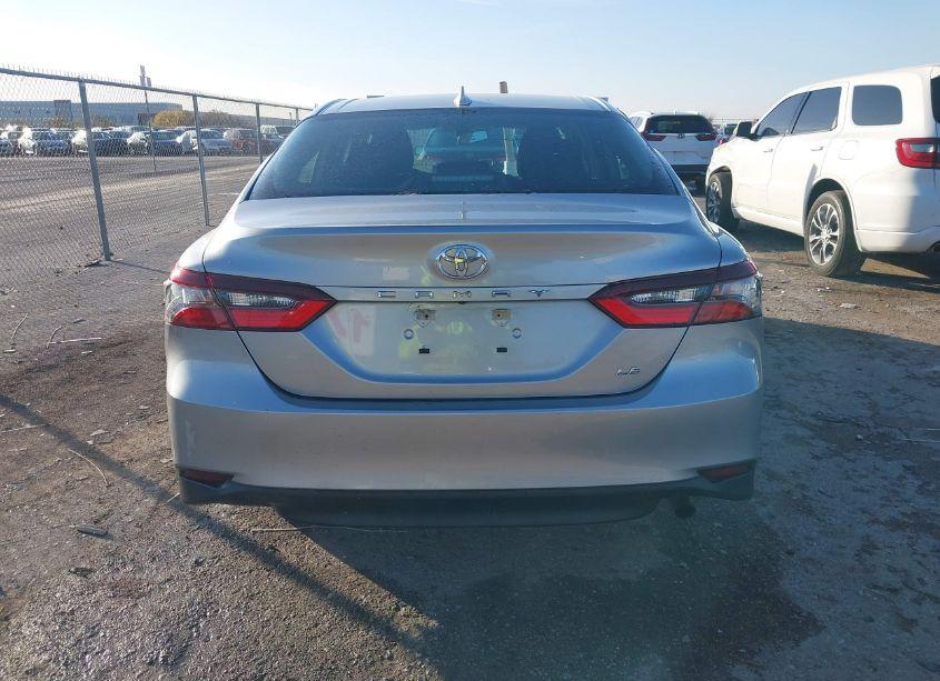 Photo 16 of 2022 Toyota Camry LE (VIN 4T1C11AK4NU652261)