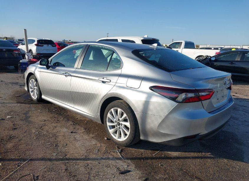 Photo 3 of 2022 Toyota Camry LE (VIN 4T1C11AK4NU652261)