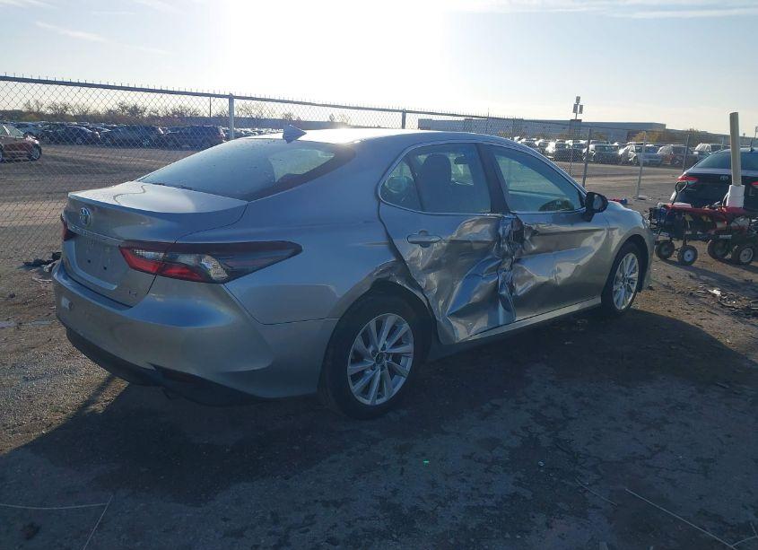 Photo 4 of 2022 Toyota Camry LE (VIN 4T1C11AK4NU652261)