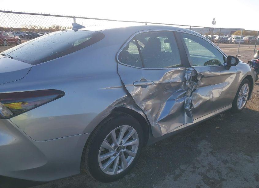 Photo 6 of 2022 Toyota Camry LE (VIN 4T1C11AK4NU652261)