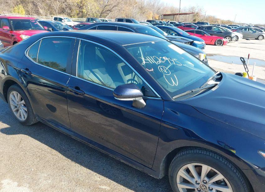 Photo 13 of 2022 Toyota Camry LE (VIN 4T1C11AK4NU658349)
