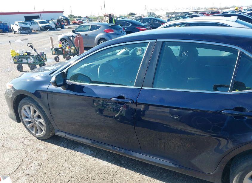 Photo 14 of 2022 Toyota Camry LE (VIN 4T1C11AK4NU658349)