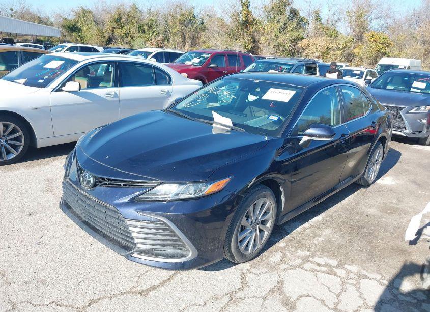 Photo 2 of 2022 Toyota Camry LE (VIN 4T1C11AK4NU658349)