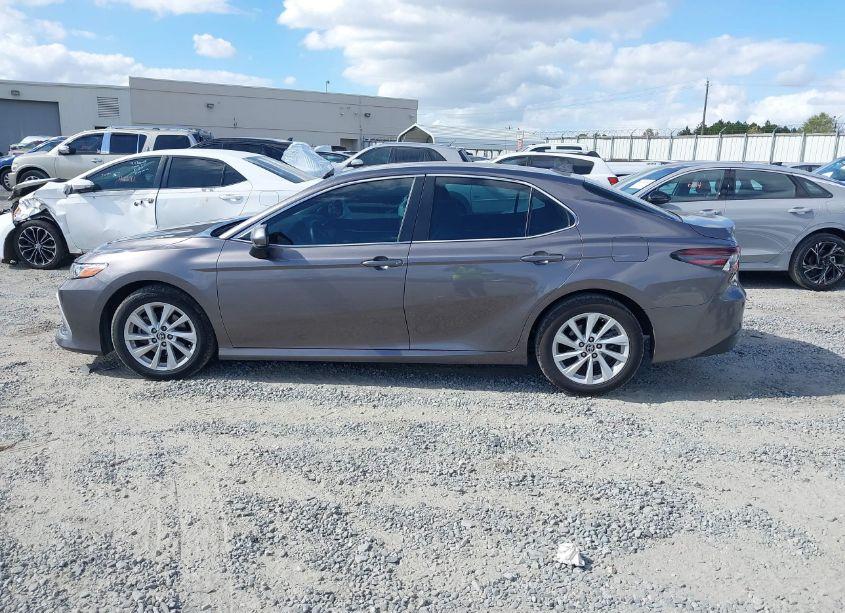 Photo 14 of 2022 Toyota Camry LE (VIN 4T1C11AK4NU660618)
