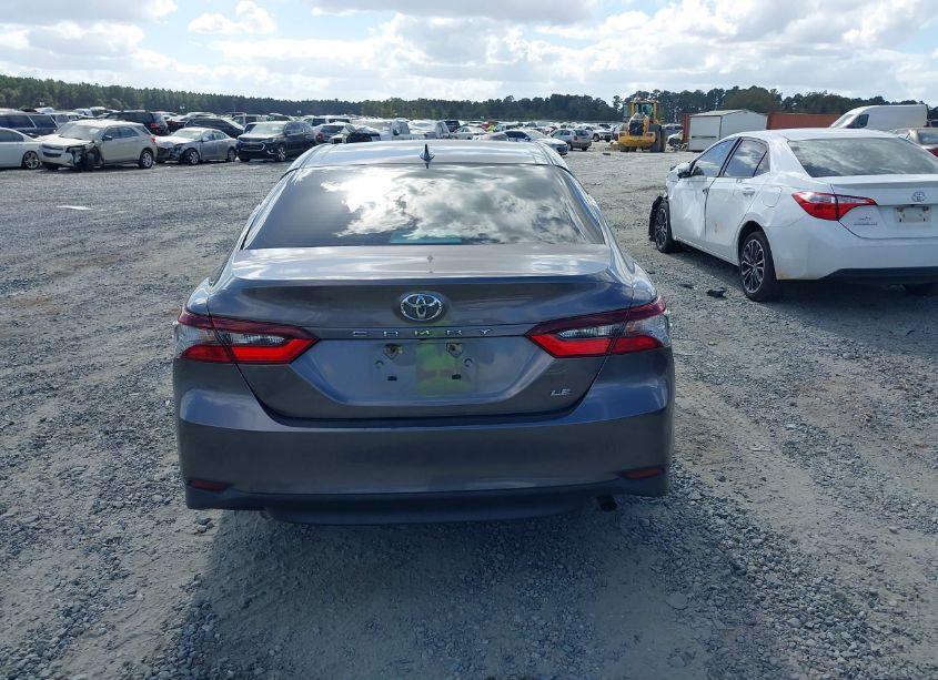 Photo 16 of 2022 Toyota Camry LE (VIN 4T1C11AK4NU660618)