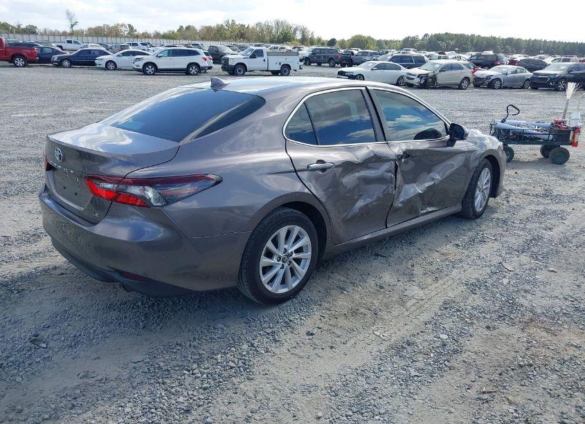 Photo 4 of 2022 Toyota Camry LE (VIN 4T1C11AK4NU660618)