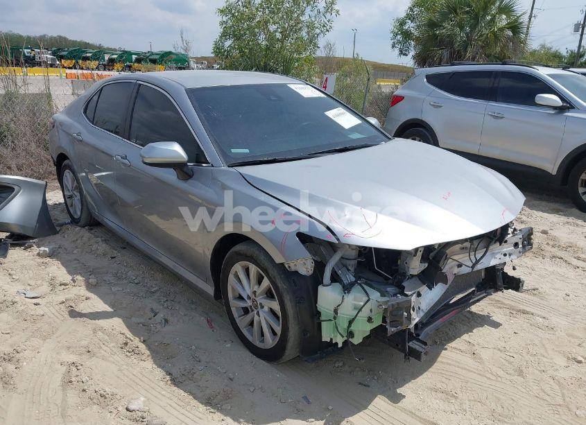 2022 Toyota Camry LE (VIN 4T1C11AK4NU668427) main photo