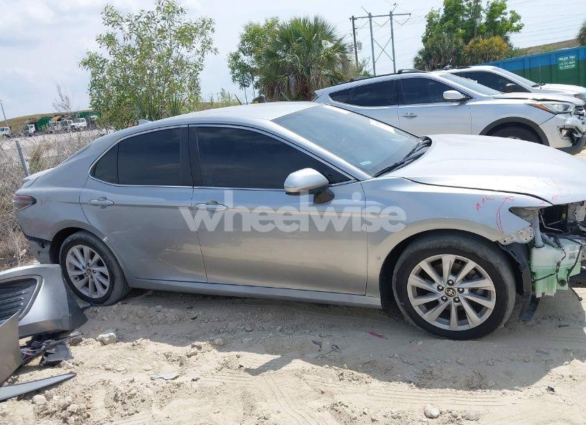 Photo 14 of 2022 Toyota Camry LE (VIN 4T1C11AK4NU668427)