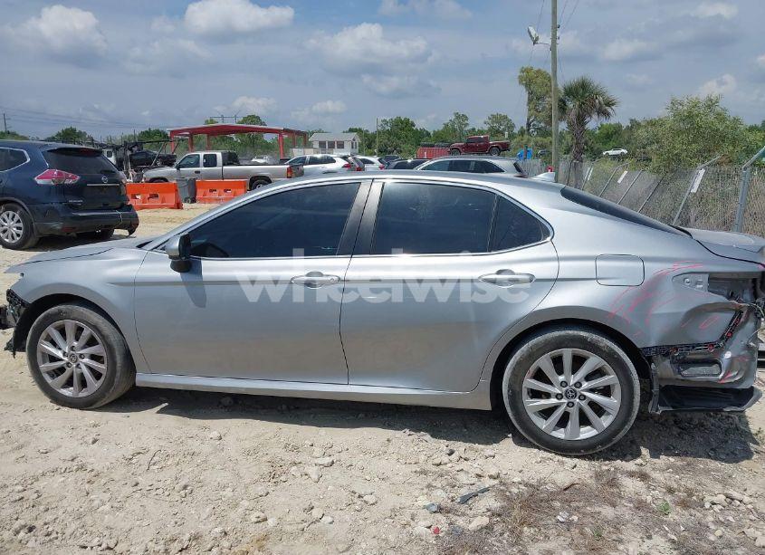 Photo 15 of 2022 Toyota Camry LE (VIN 4T1C11AK4NU668427)