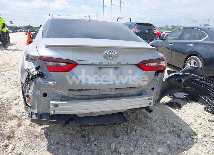Photo 18 of 2022 Toyota Camry LE (VIN 4T1C11AK4NU668427)
