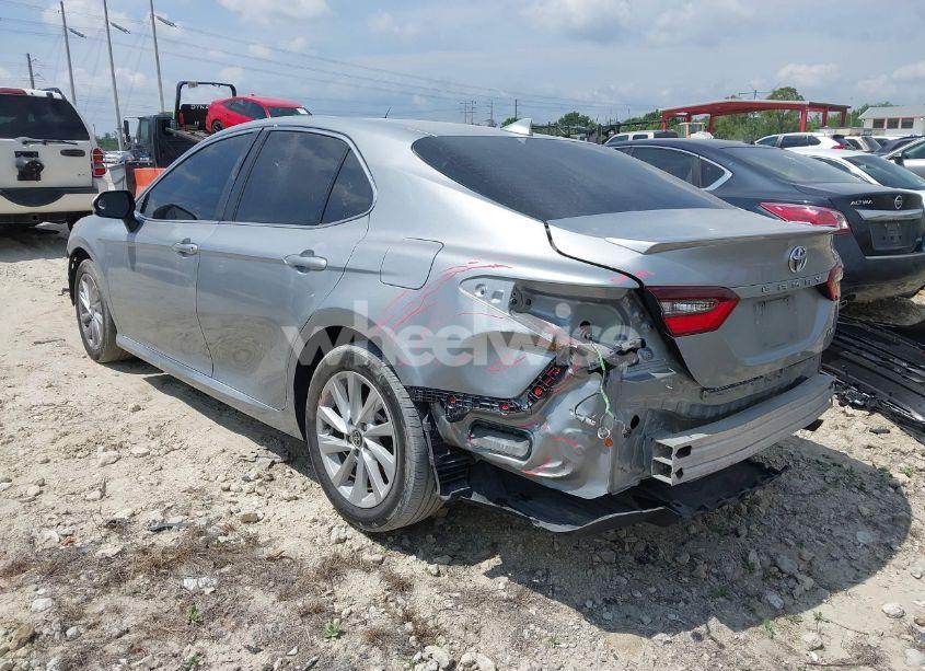 Photo 3 of 2022 Toyota Camry LE (VIN 4T1C11AK4NU668427)