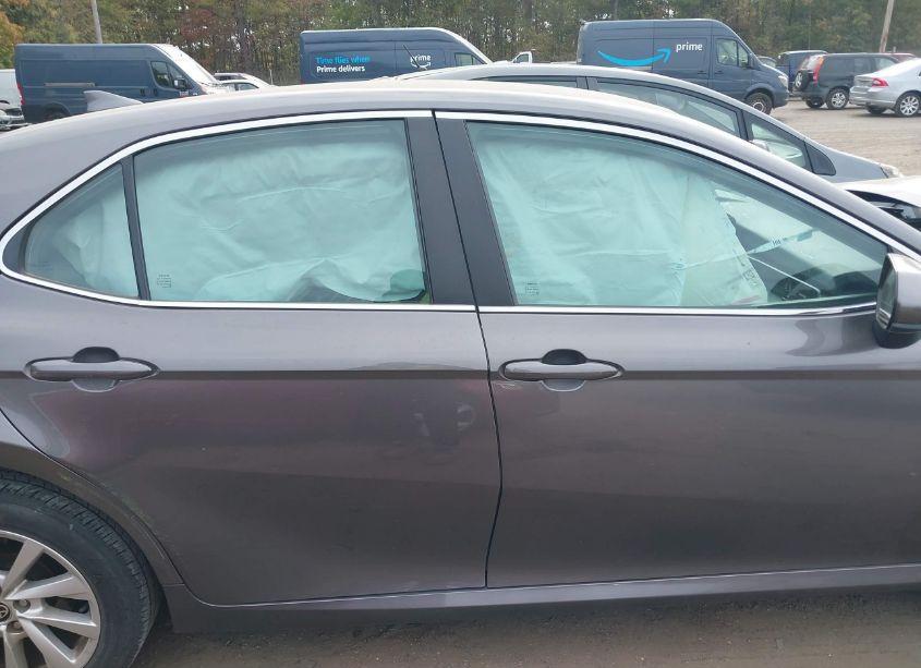 Photo 13 of 2022 Toyota Camry LE (VIN 4T1C11AK4NU680335)