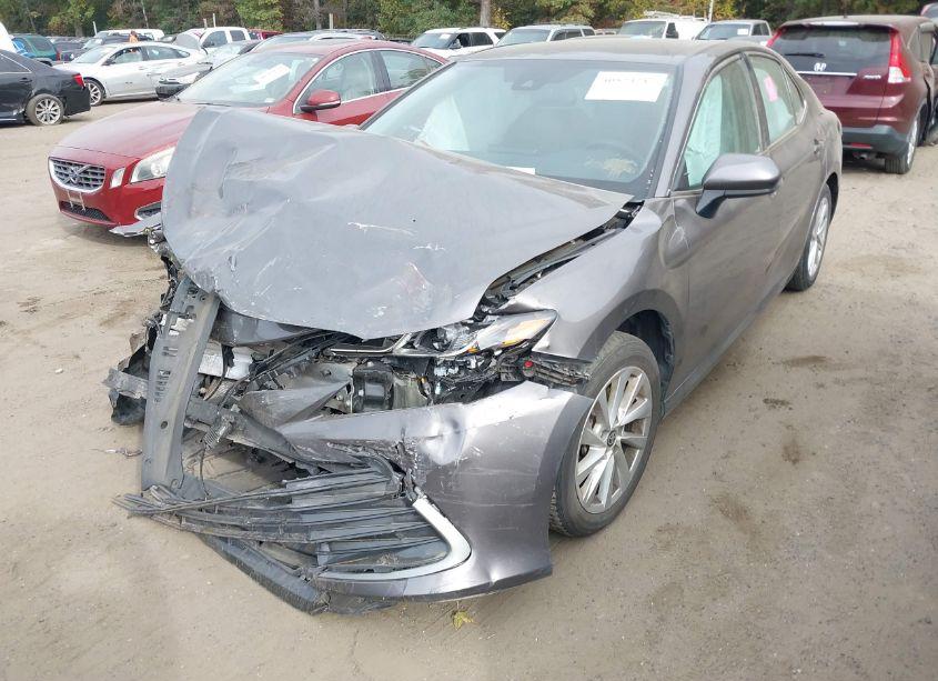 Photo 2 of 2022 Toyota Camry LE (VIN 4T1C11AK4NU680335)