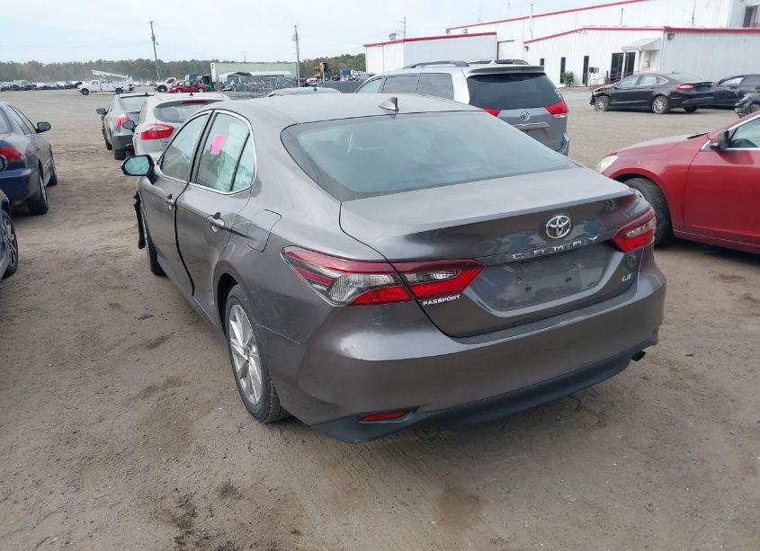 Photo 3 of 2022 Toyota Camry LE (VIN 4T1C11AK4NU680335)