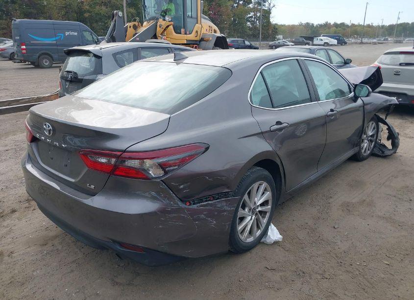 Photo 4 of 2022 Toyota Camry LE (VIN 4T1C11AK4NU680335)