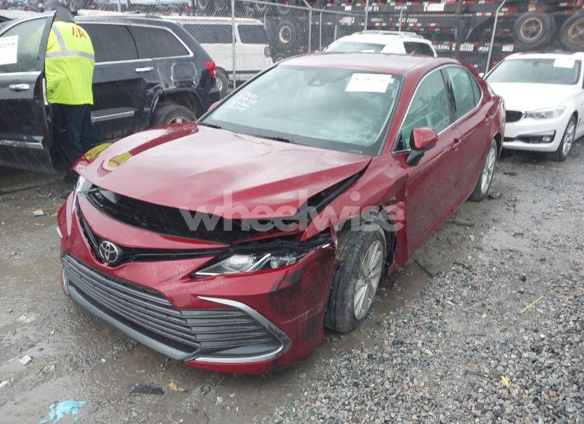 Photo 2 of 2022 Toyota Camry LE (VIN 4T1C11AK4NU697085)