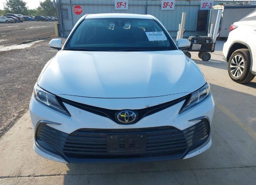 Photo 13 of 2022 Toyota Camry LE (VIN 4T1C11AK4NU698155)